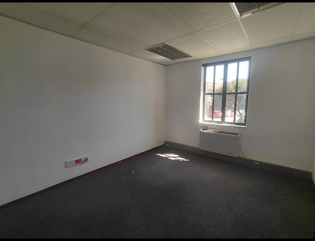 173M² OFFICE TO LET IN BRYANSTON